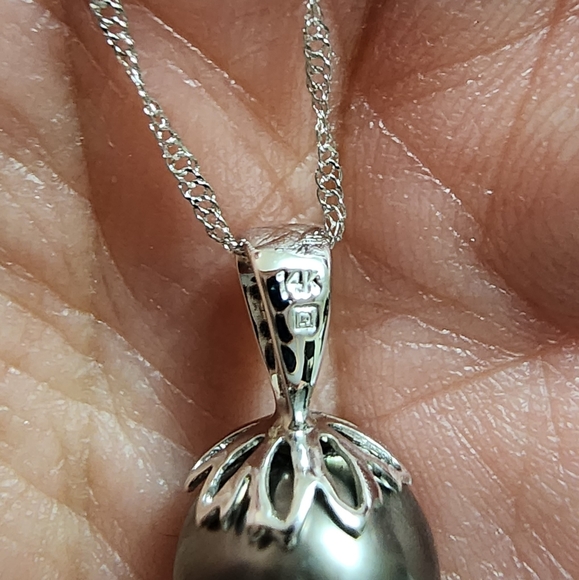 14kt White Gold Tahitian Black Pearl Pendant & Chain - Picture 2 of 6